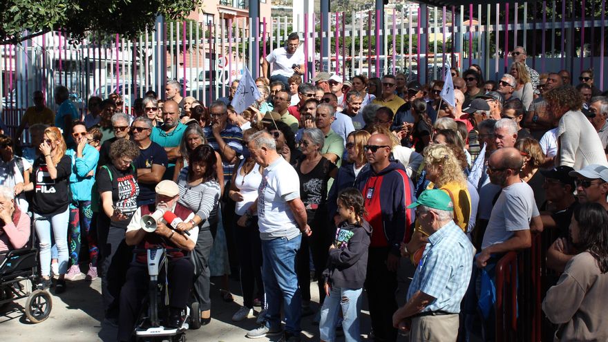 La Plataforma de Afectados por el Volcán se moviliza en El Paso con el lema "¡Salgamos a la calle! Nos están robando la vida!"