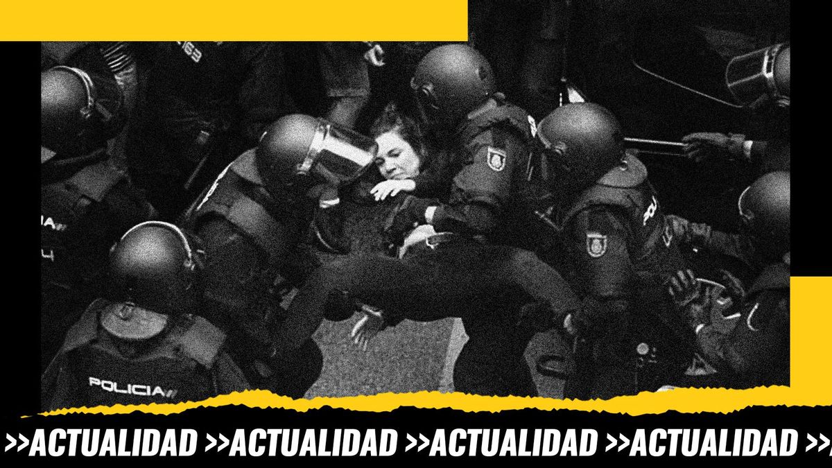 Fotografía de archivo que refleja la violencia policial ejercida durante el 1 de octubre en Barcelona