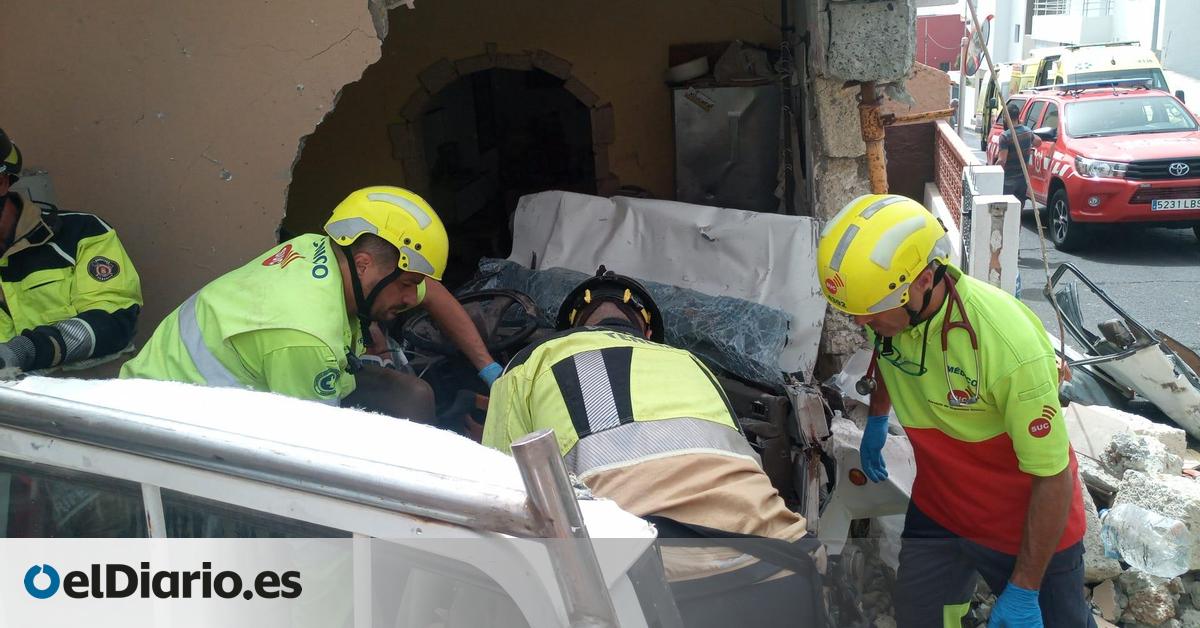 Heridas de gravedad dos personas tras chocar con su vehículo contra la pared de una vivienda en Tenerife