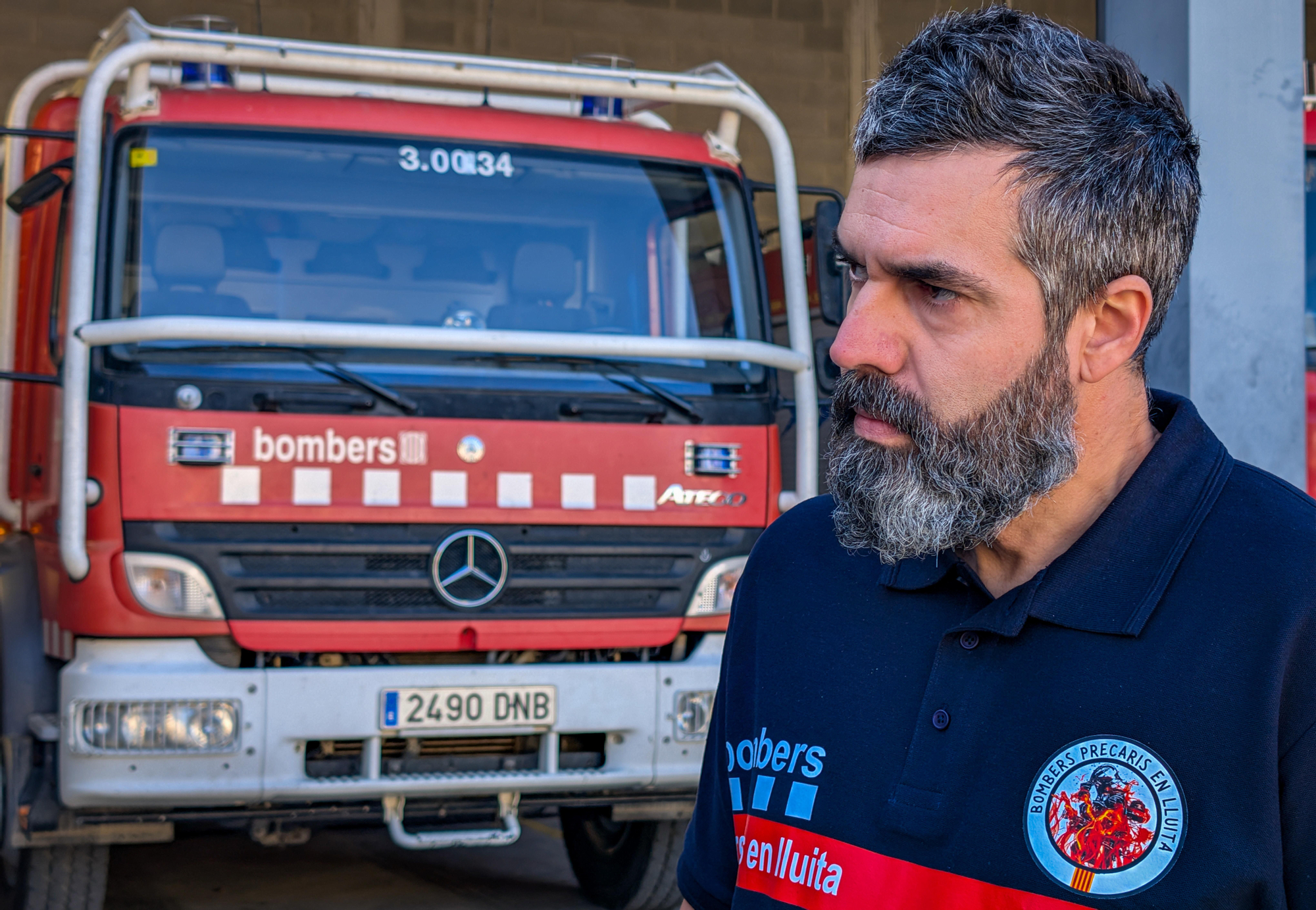 Francesc Castillo, en el parque de bomberos voluntarios de Piera