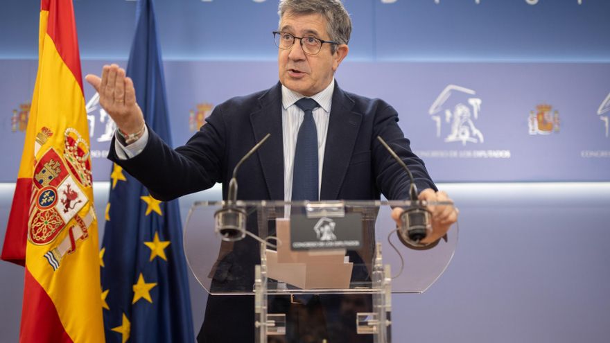 El portavoz del PSOE en el Congreso, Patxi López, durante una rueda de prensa posterior a la Junta de Portavoces, en el Congreso de los Diputados, a 20 de mayo de 2025, en Madrid (España).