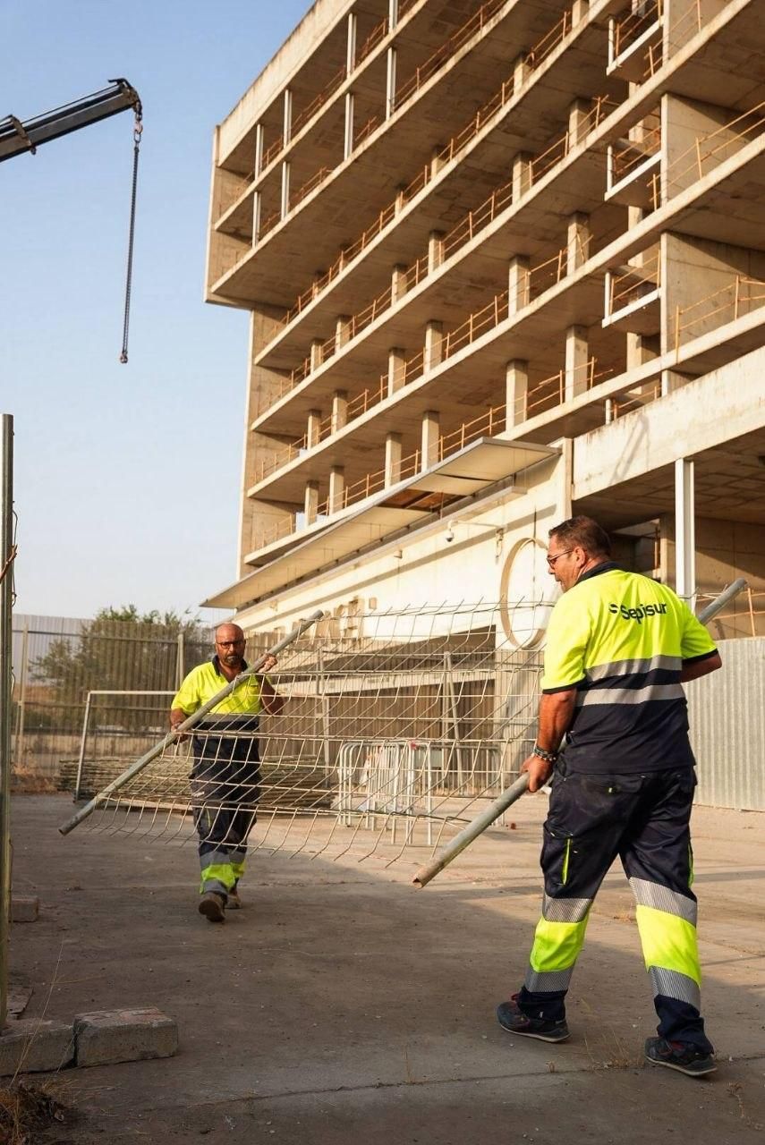 Inicio de las obras de la fachada del estadio