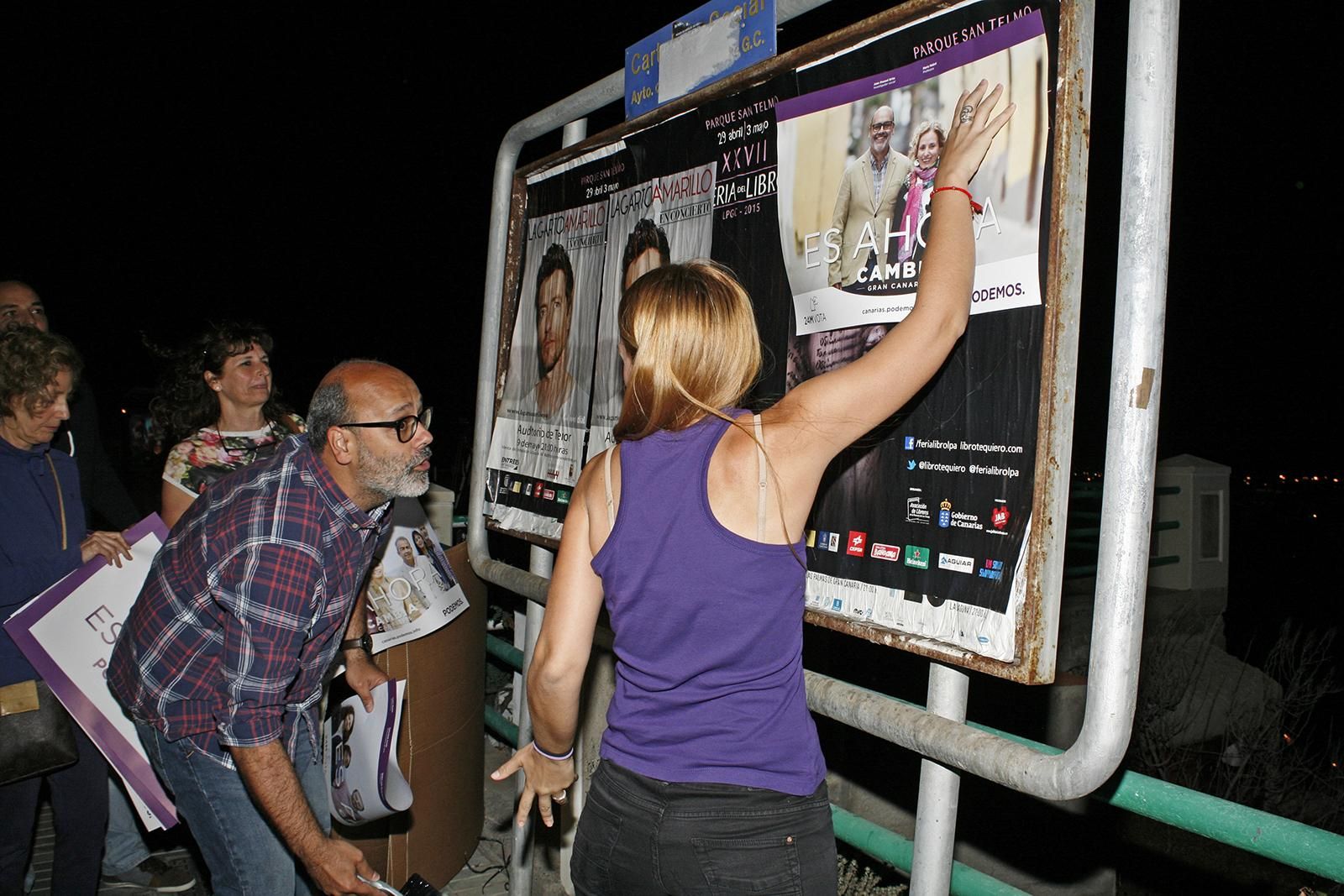 Pegada simbólica de carteles de campaña electoral. Foto: Alejandro Ramos
