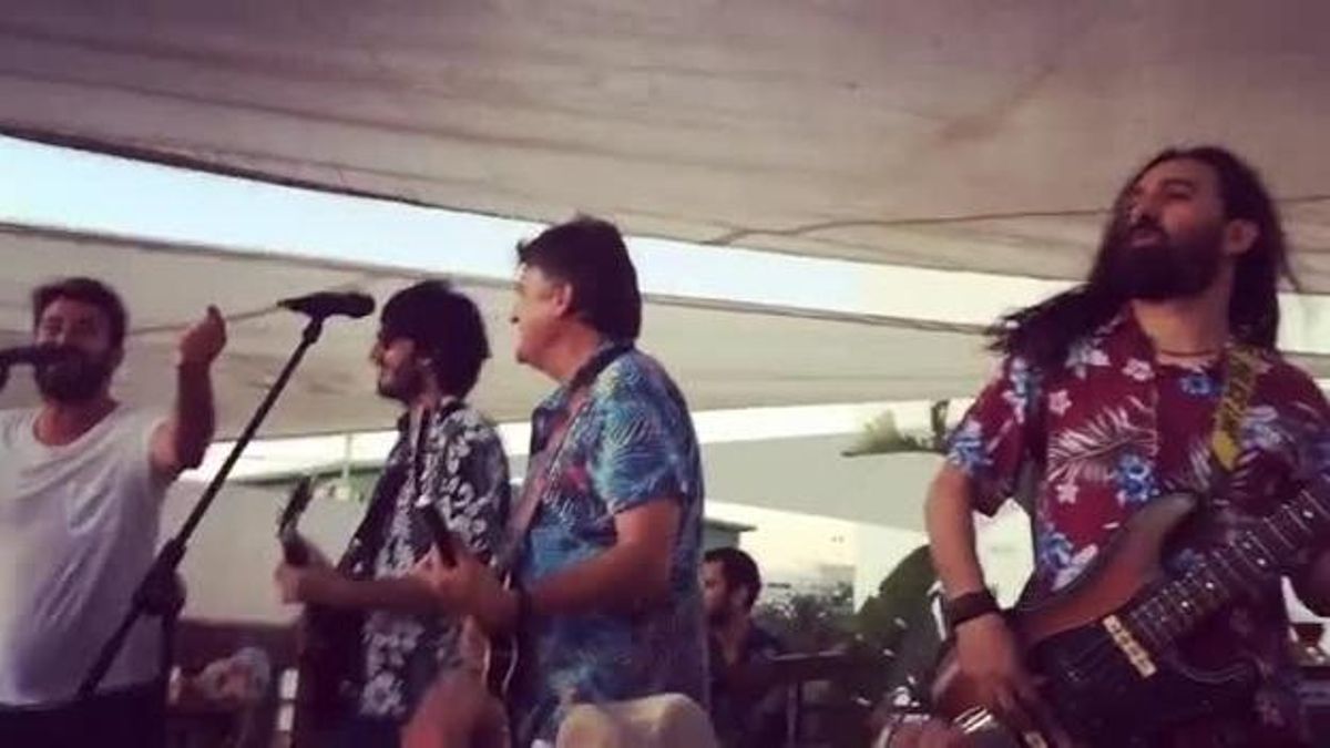 Arturo Valls, 'corista' entregado de Wyoming y su banda en Tarifa