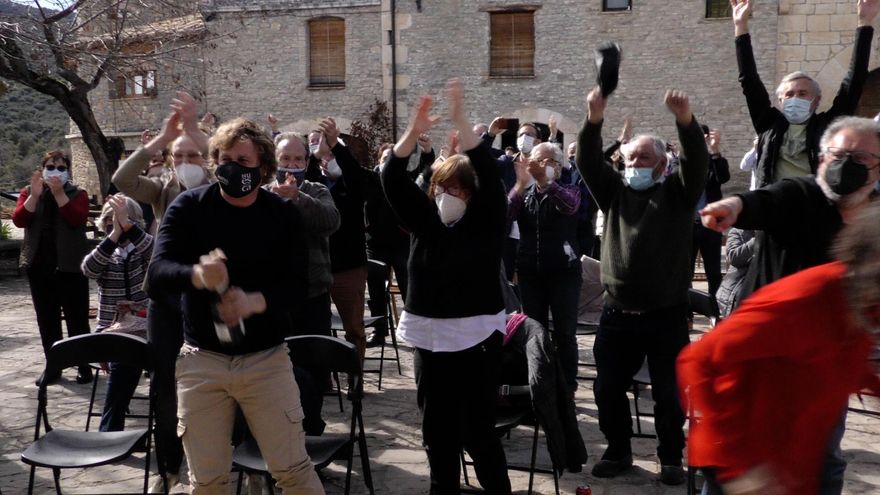 Los vecinos de Lecina celebran que la carrasca milenaria de la localidad ha sigo escogida como Árbol Europeo de 2021