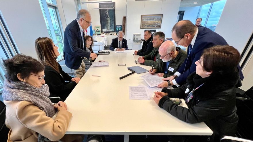 El Gobierno firma con los propietarios la primera adquisición de terreno del Llano de La Pasiega.