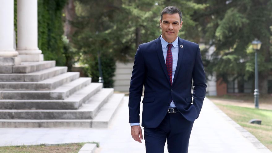 Pedro Sánchez, presidente del Gobierno, en los jardines del Palacio de la Moncloa