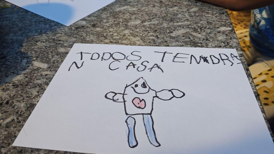 Uno de los carteles hechos por niños en la acampada de Sol.