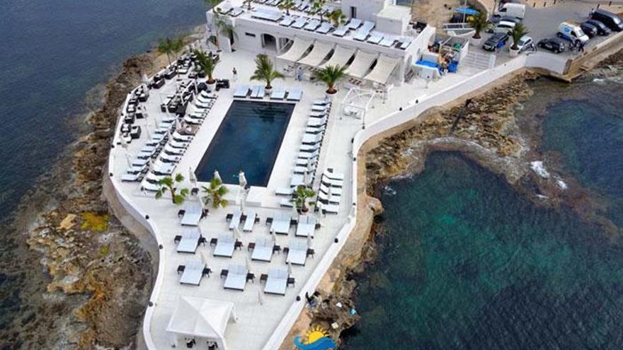 Ecologistas piden prohibir la construcción de piscinas privadas: "La situación de Catalunya llegará a Balears"