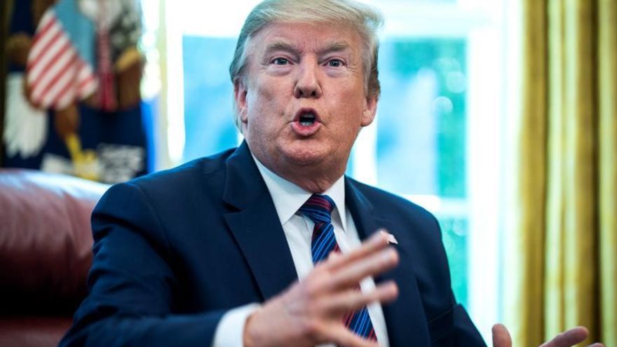 Trump acusa a los demócratas de jugar "la Carta Racial" tras tuits xenófobos