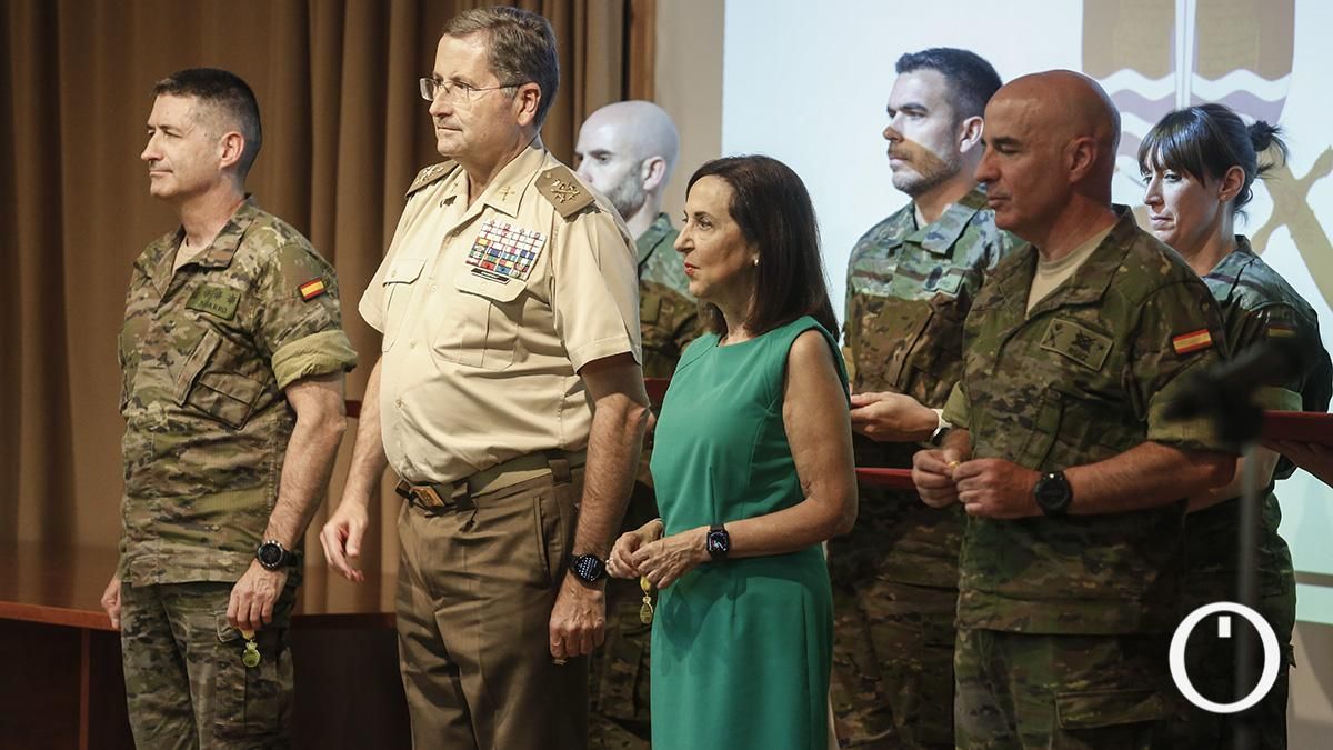 La ministra de Defensa, Margarita Robles, entrega las condecoraciones por la operación Libre Hidalgo y por las acciones realizadas en la DANA