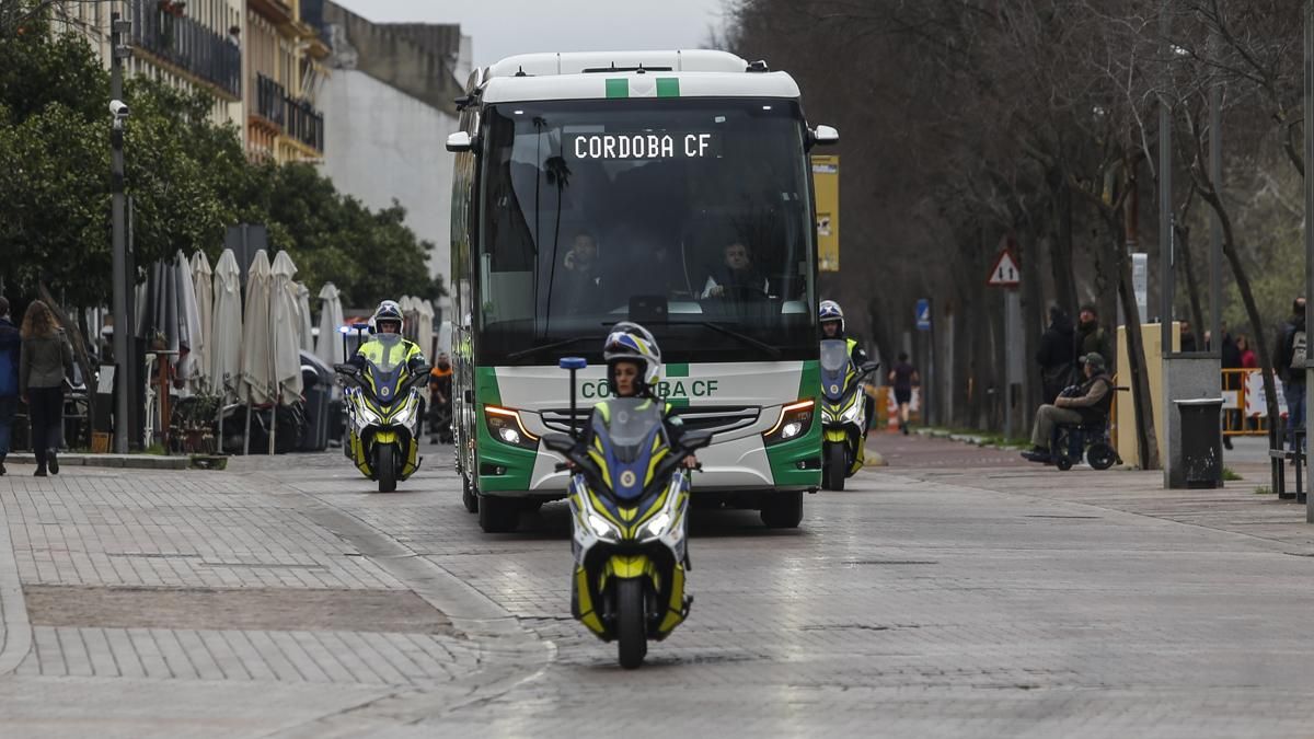 Presentación del nuevo autobús del Córdoba CF
