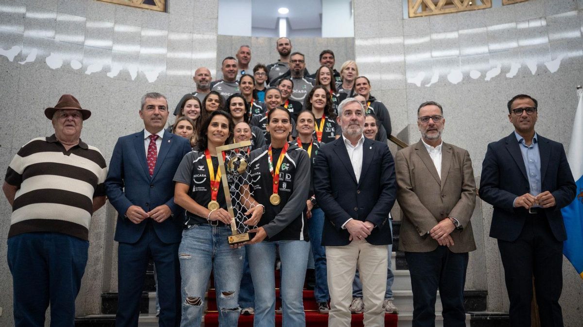 Clavijo destaca el regreso del Rocasa Gran Canaria a lo más alto del balonmano femenino español