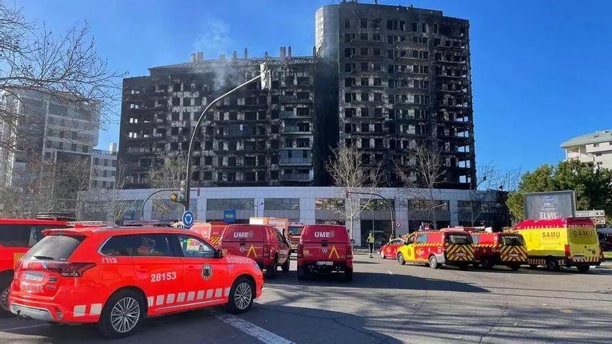 La fachada del edificio incendiado en València está revestida de un material inflamable