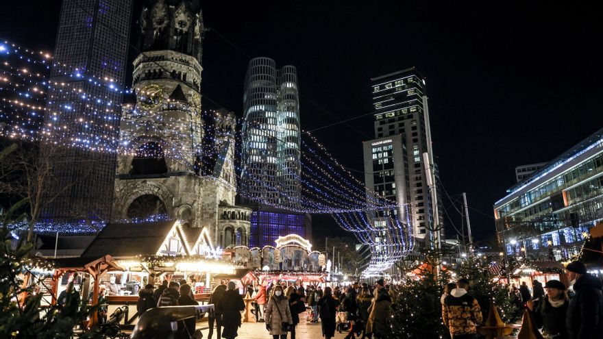 Los gobiernos europeos imponen la vacunación para intentar frenar la oleada de COVID