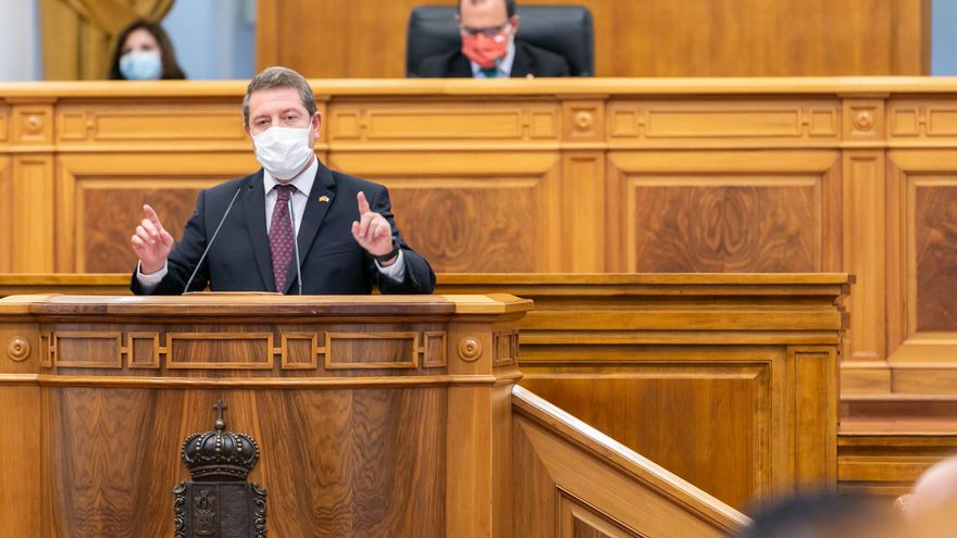 García-Page presume de gestión no sólo durante la pandemia y hace decenas de anuncios en el Debate de la Región