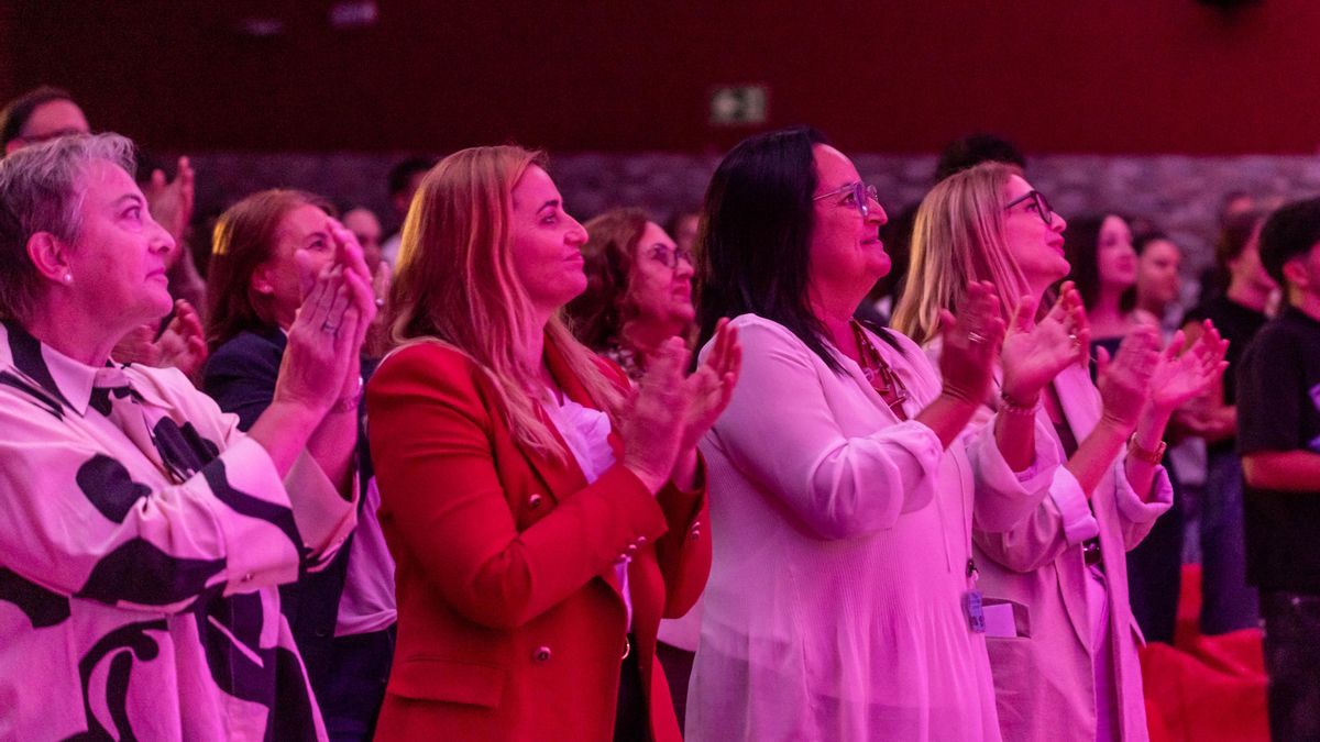 Público asistente a la representación de la obra teatral 'Cuentos desde la celda'. ACFIPRESS.