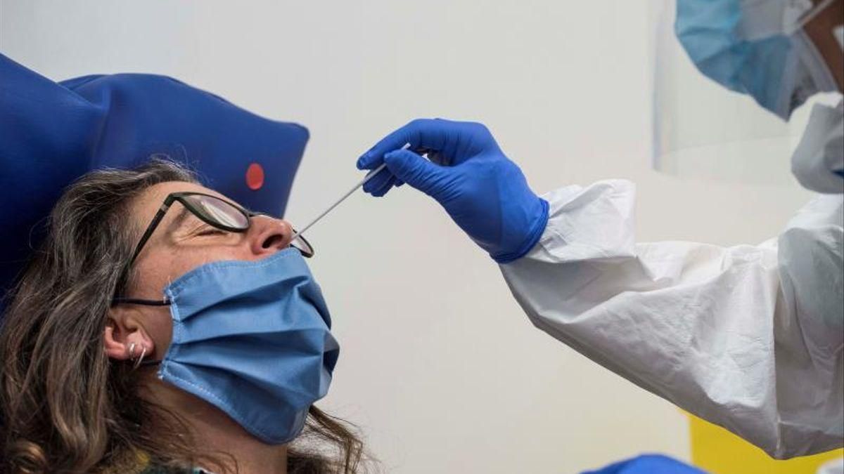 Toma de muestras para pruebas PCR de COVID-19.