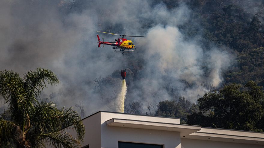 Los Bomberos dan por estabilizado el incendio de Les Gavarres, que ha quemado 2.300 hectáreas