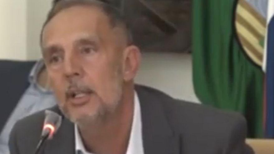 El concejal de Recursos Humanos en el Ayuntamiento de Santa Lucía de Tirajana, Pedro Sánchez Vega, durante un pleno.