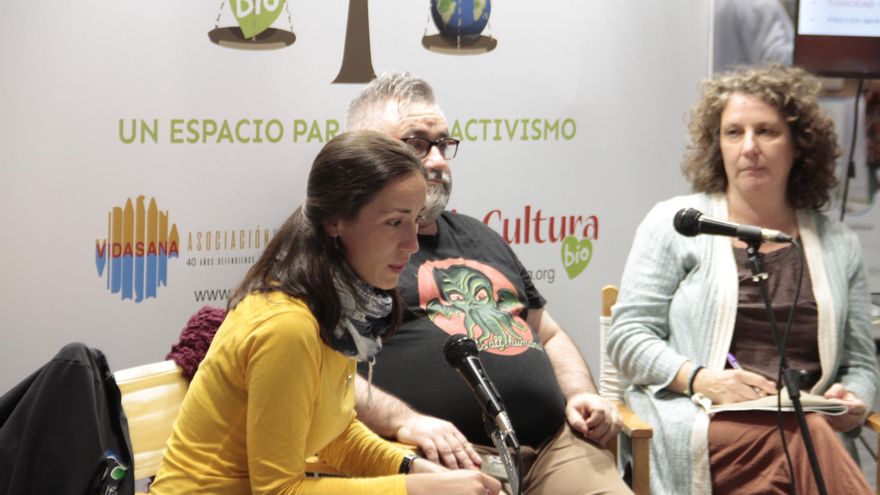 Tamara Rodríguez junto a Koldo Hernández y Celsa Peiteado.