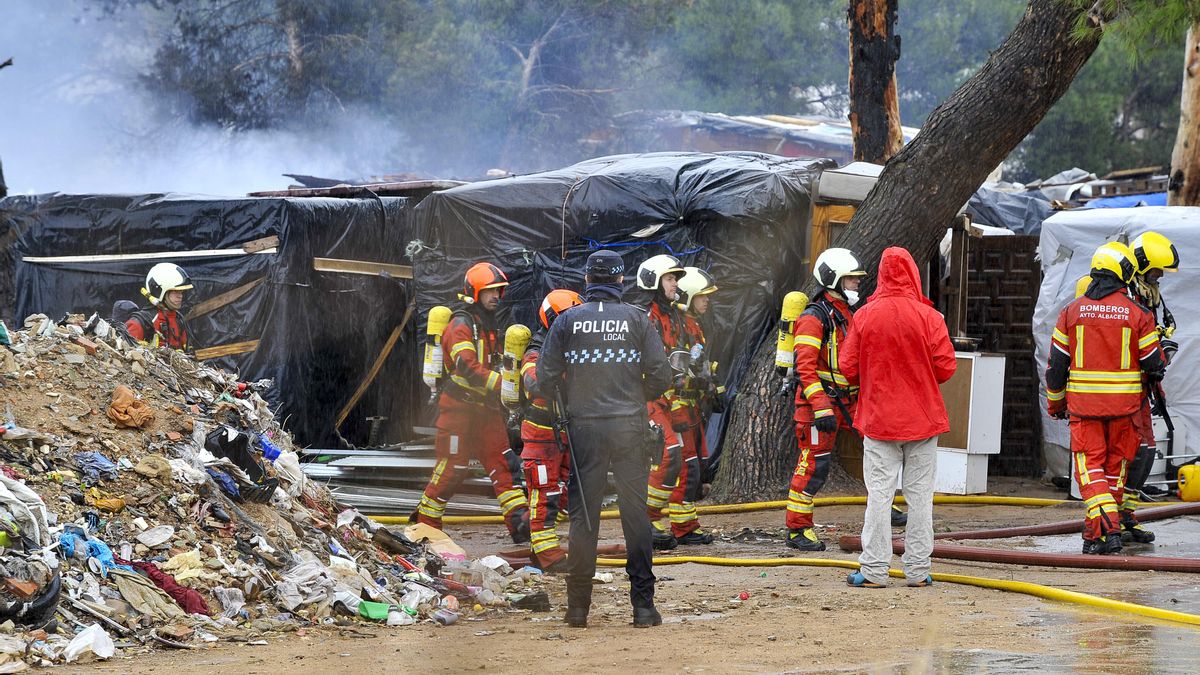 Arden 25 chabolas en un poblado de infraviviendas de Albacete, el segundo incendio en dos años