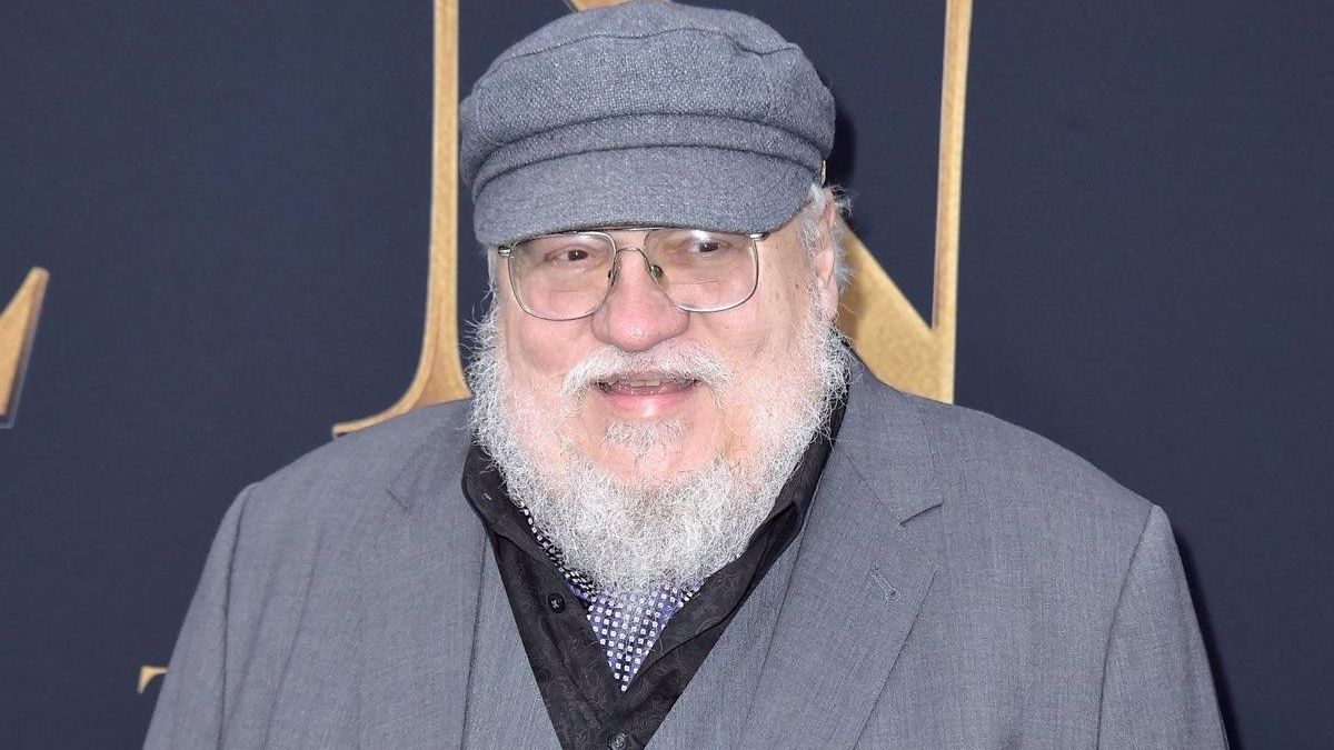 Martin ironizó con la posibilidad de no terminar nunca su saga, llegando a afirmar que si algún día concluye el último libro, probablemente será una obra mediocre