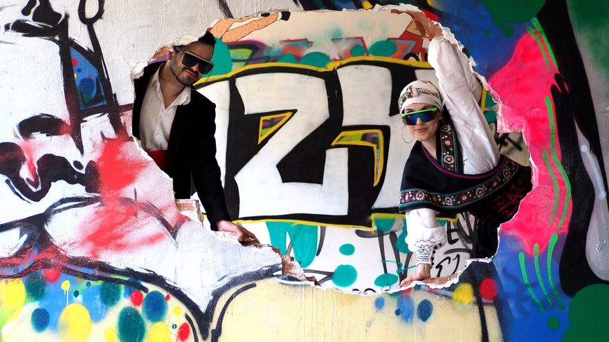 Dos bailarines fusionan la danza urbana y la jota castellana: "El folclore sigue estando vivo, no se ha muerto"