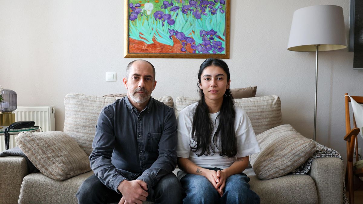 Rafa, de Carabanchel, con su hija