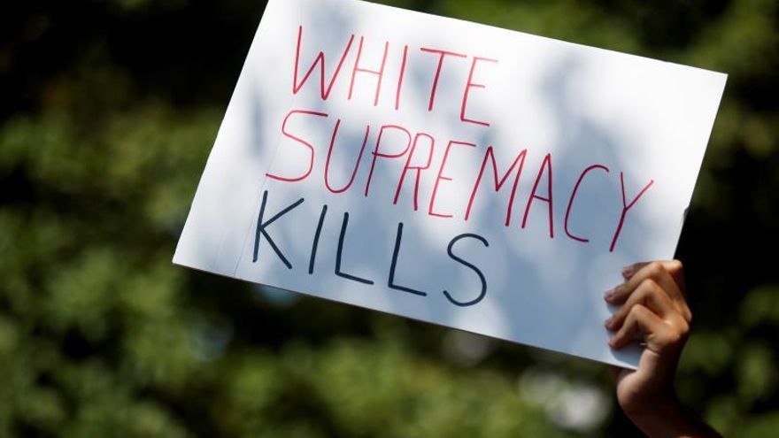 Activists protest gun violence in Lafayette Park across Pennsylvania Avenue from the White House in Washington, DC, USA. hat was passed by the House five months ago.' (Protestas, Estados Unidos) EFE/SHAWN THEW