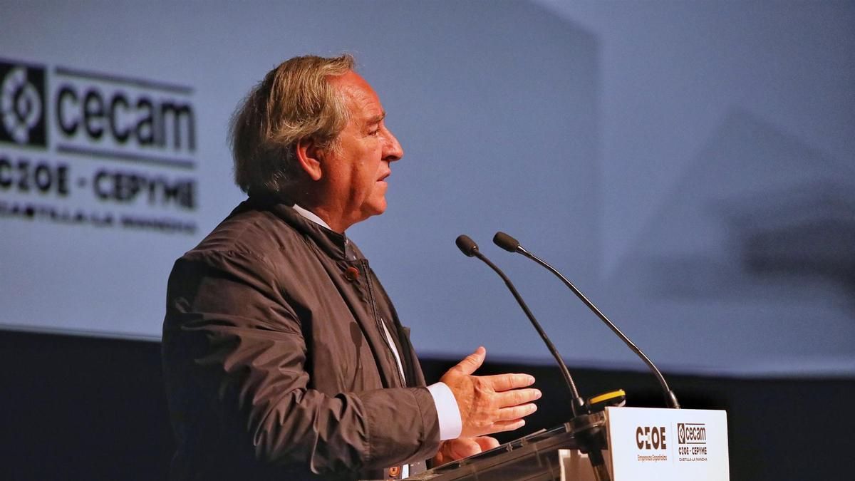 El líder de CEOE Castilla-La Mancha que llamó "memos" a los jóvenes dice ahora que la huelga por la vivienda es de "carcajada"