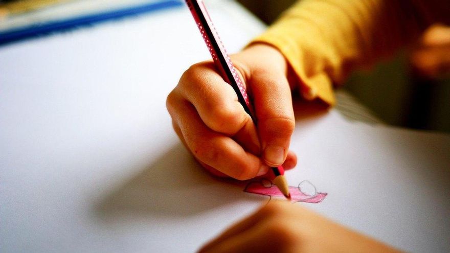 Investigan a un profesor de un centro concertado religioso en Sevilla por forzar un beso a una alumna de 13 años