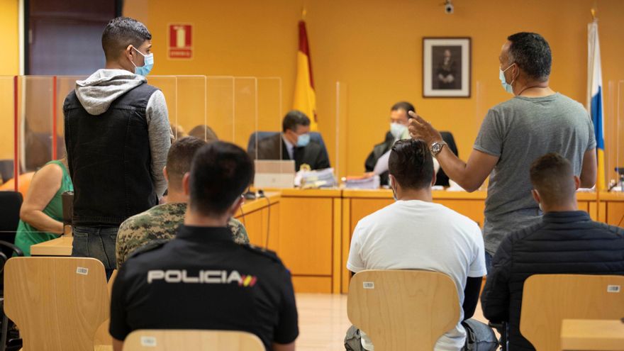 Trabajadores de Las Raíces defienden a los acusados del motín: "Usaron las cuchillas para autolesionarse, no para agredir”