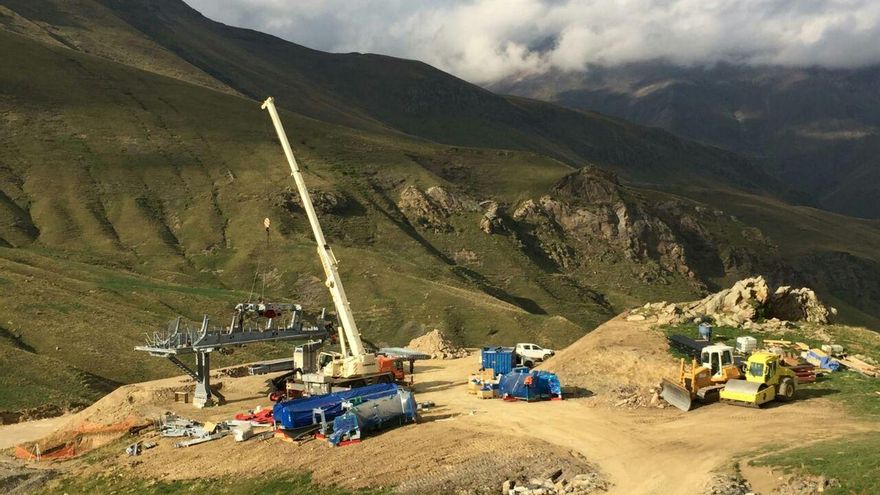 Las máquinas de Aramón llegan a la Roca de Troc