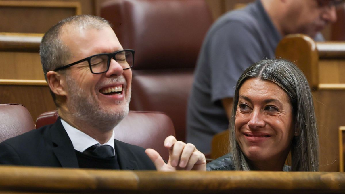 Josep María Cruset y Míriam Nogueras, de Junts, en el pleno del 12 de febrero.
