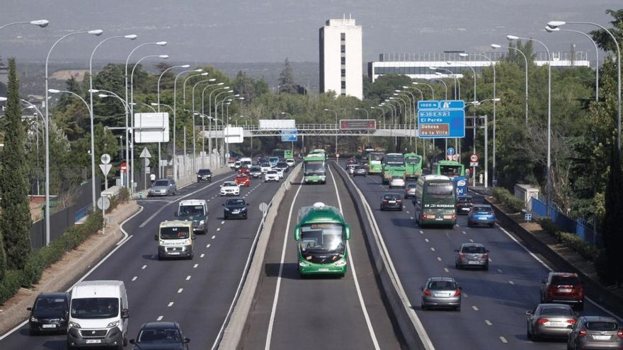 La DGT prohíbe el uso del carril BUS VAO a los vehículos con etiqueta 0 si solo viaja el conductor