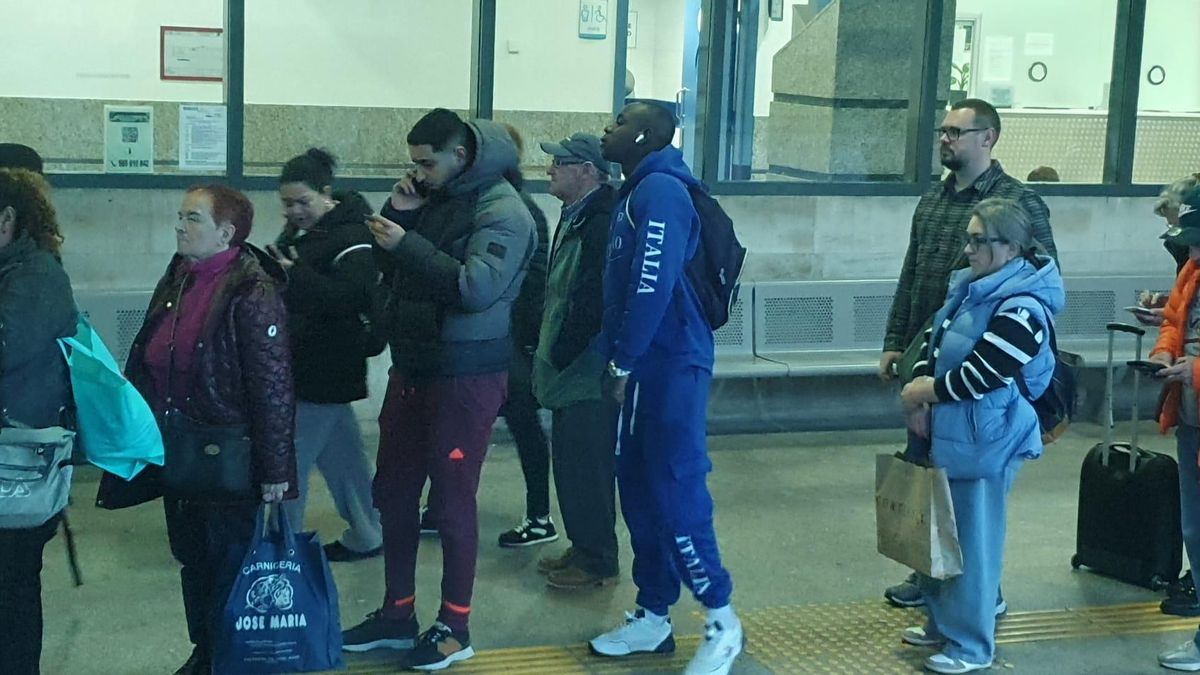 Vidas condicionadas por el transporte público en Asturias: "He llegado a rechazar trabajos por los horarios"