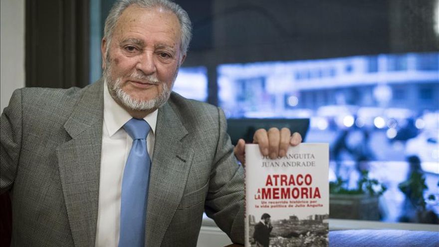 Anguita cree que Cataluña va a "choque de trenes conducidos por mentecatos"