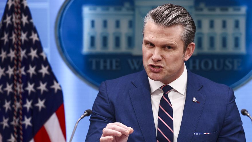 Fotografía de archivo del 6 de abril de 2026 del secretario de Guerra de Estados Unidos, Pete Hegseth, hablando durante una rueda de prensa sobre Irán desde la Casa Blanca en Washington (EE.UU.). EFE/JIM LO SCALZO /ARCHIVO