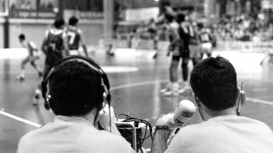 Una fotografía compartida por Pepe Peinado, vinculado al baloncesto provincial, de José Luis Bravo y Juan Carlos Ballesteros, entonces en la cadena Ser, hoy en CMMedia