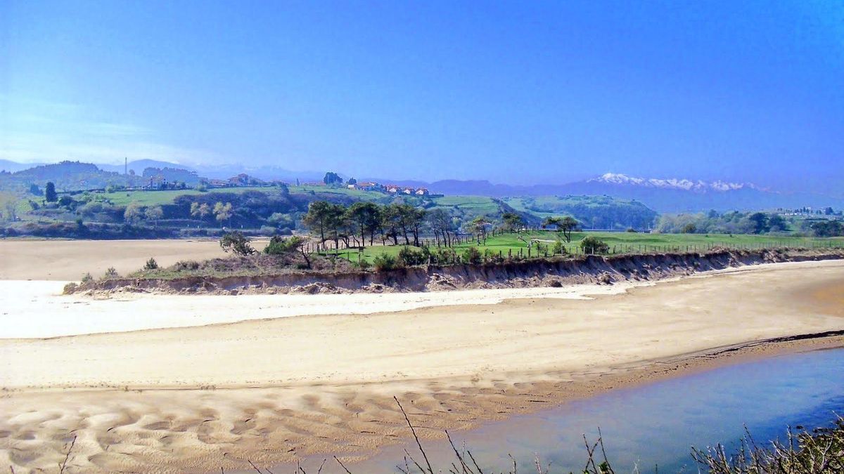 Ecologistas denuncia la "degradación del paraíso natural" de Oyambre: "Es un parque temático ilegal en el que todo vale"