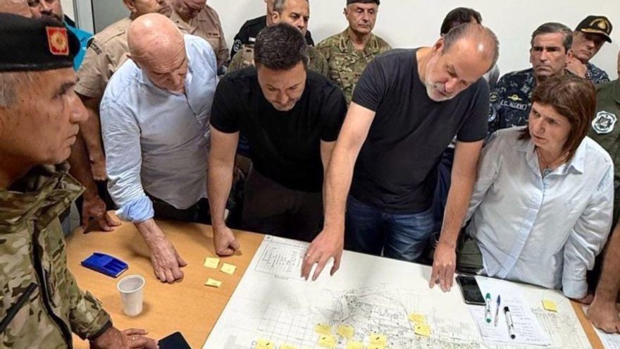 “Mojate como nosotros”: Vecinos de Bahía Blanca increparon a Bullrich y Petri