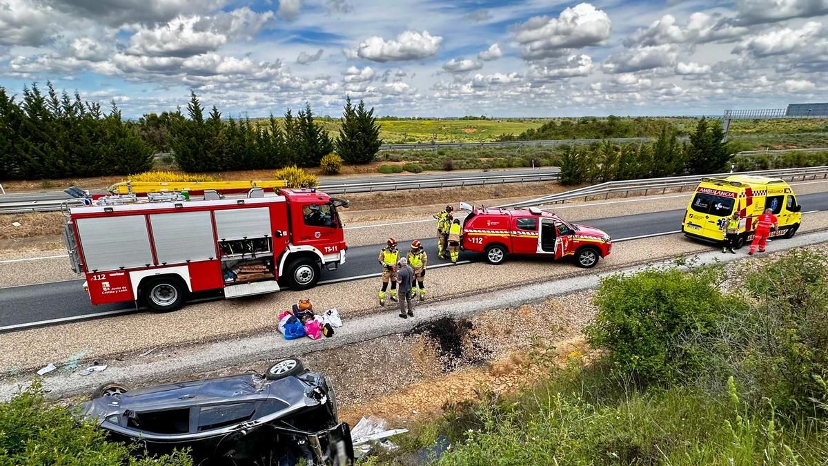 Accidente de tráfico en la A-66, autovía León-Benavente, a la altura de Santovenia de la Valdoncina.