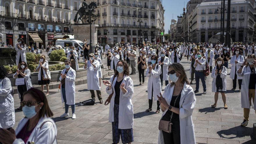 Solo hay registradas 27 muertes laborales de sanitarios por COVID pese al centenar de profesionales fallecidos