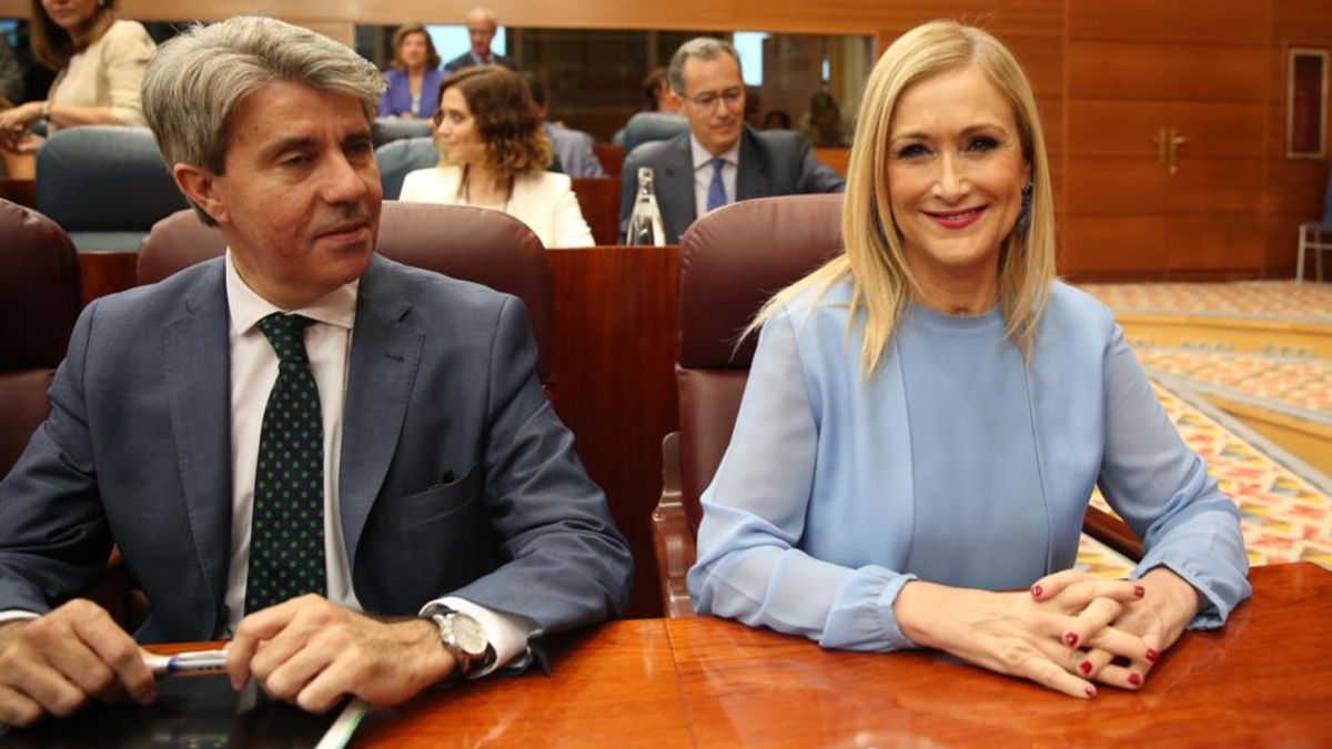 El número dos de Cristina Cifuentes, Ángel Garrido, junto a la presidenta de la Comunidad de Madrid