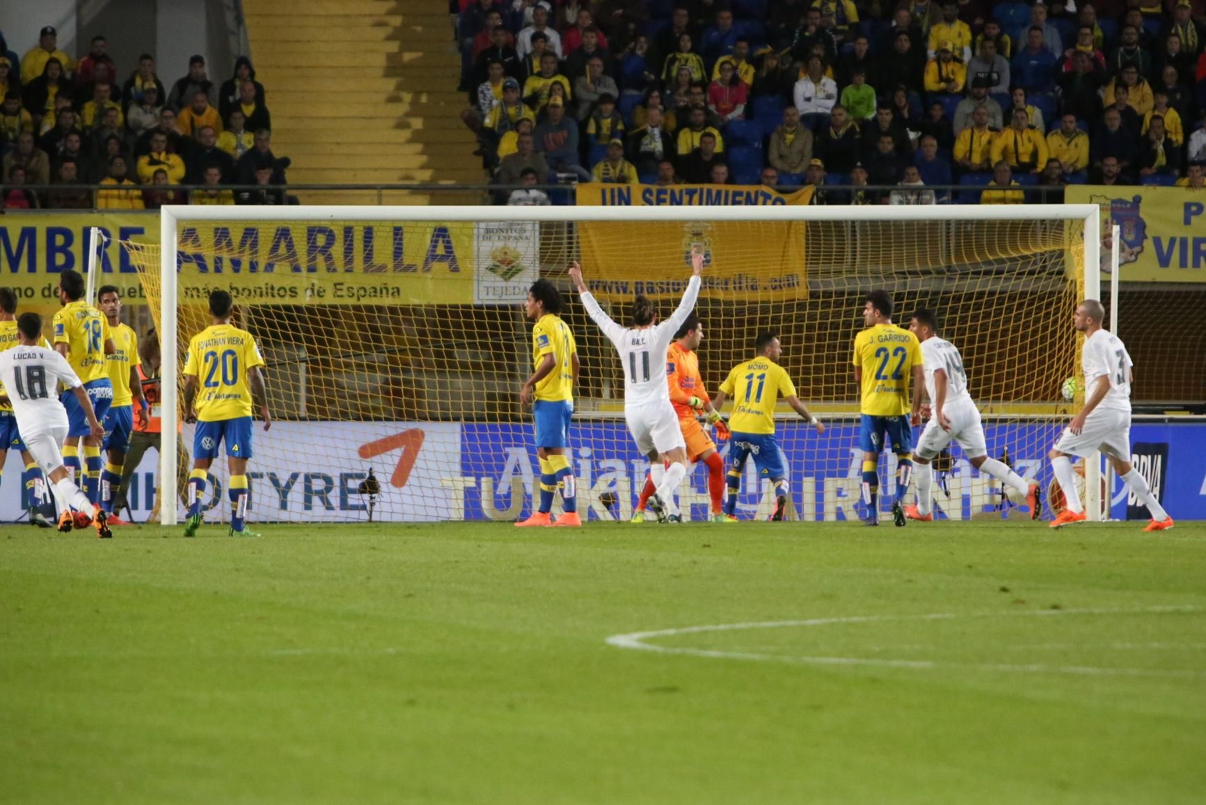 Imágenes del partido entre la UD Las Palmas y el Real Madrid en el Estadio de Gran Canaria. (Alejandro Ramos).