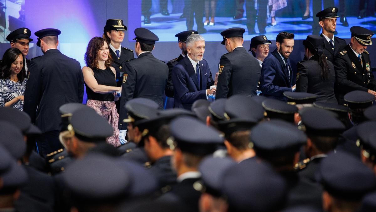 La decisión de Marlaska de 'engordar' la jubilación de comisarios con medallas pensionadas llega al Constitucional
