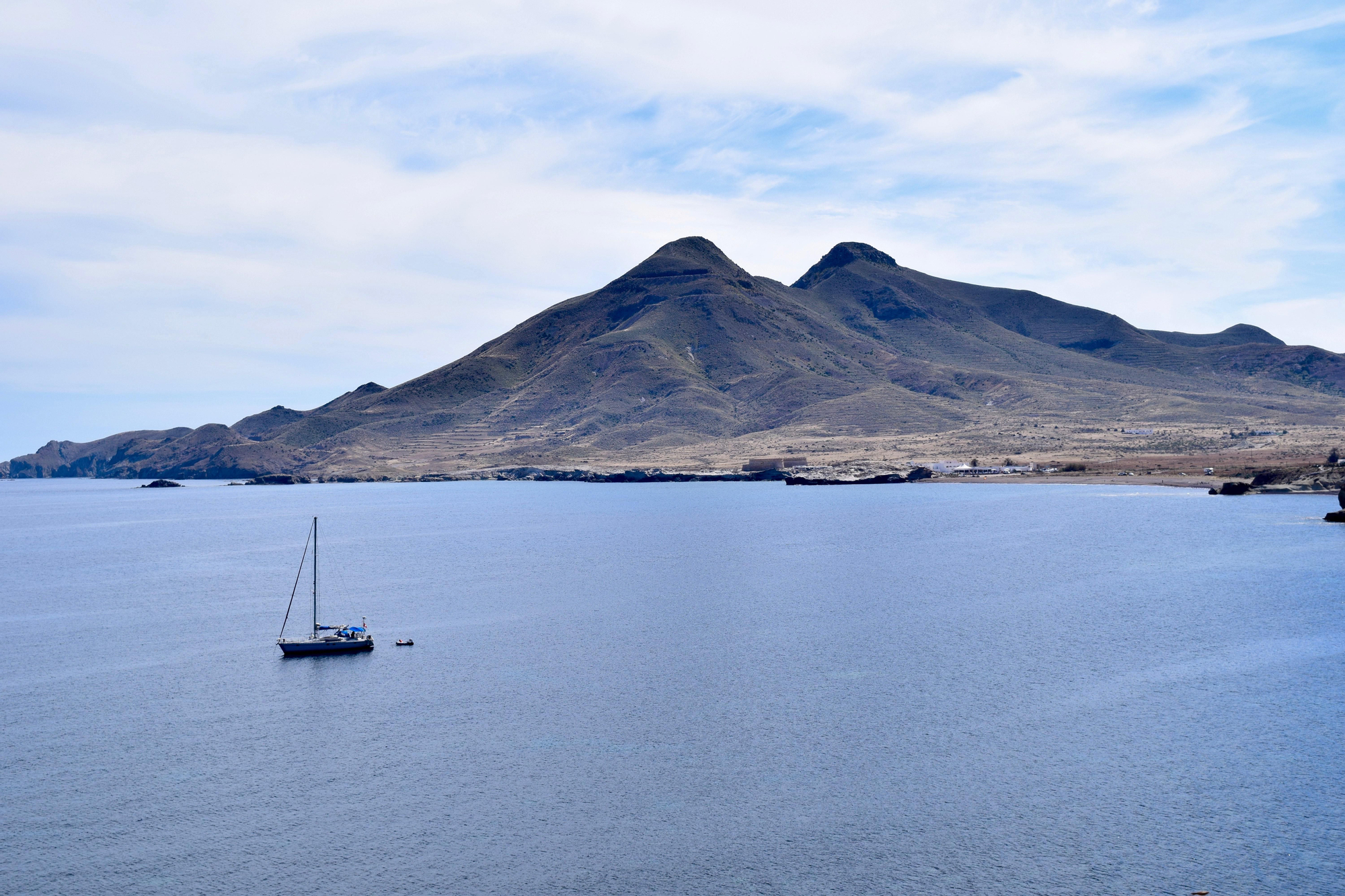 Vista de los volcanes de Los Frailes desde La Isleta del Moro.