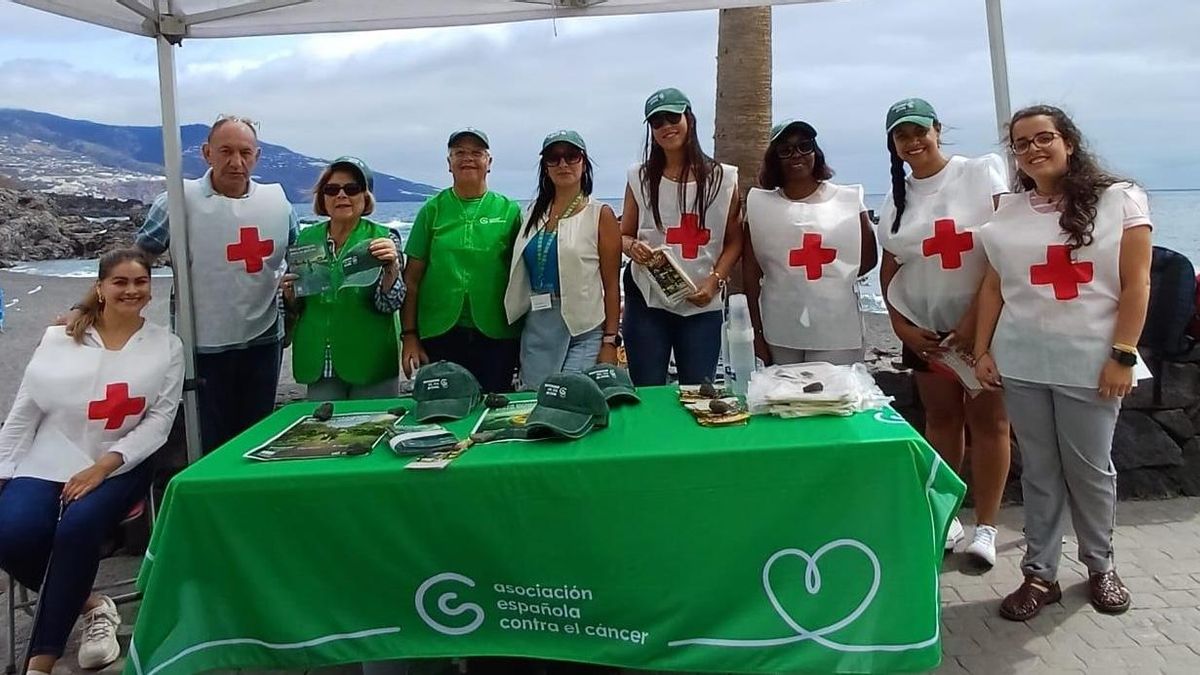 Acción informativa en la playa de Los Cancajos.