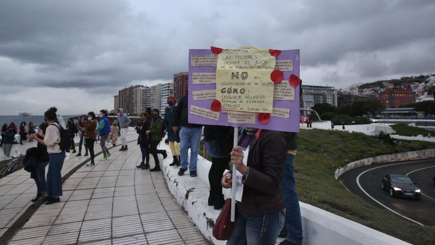 Cartel feminista en la concentración por el 8M. (ALEJANDRO RAMOS)